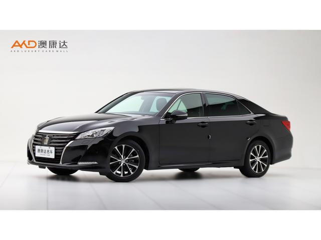 Toyota Crown 2018 года выпуска