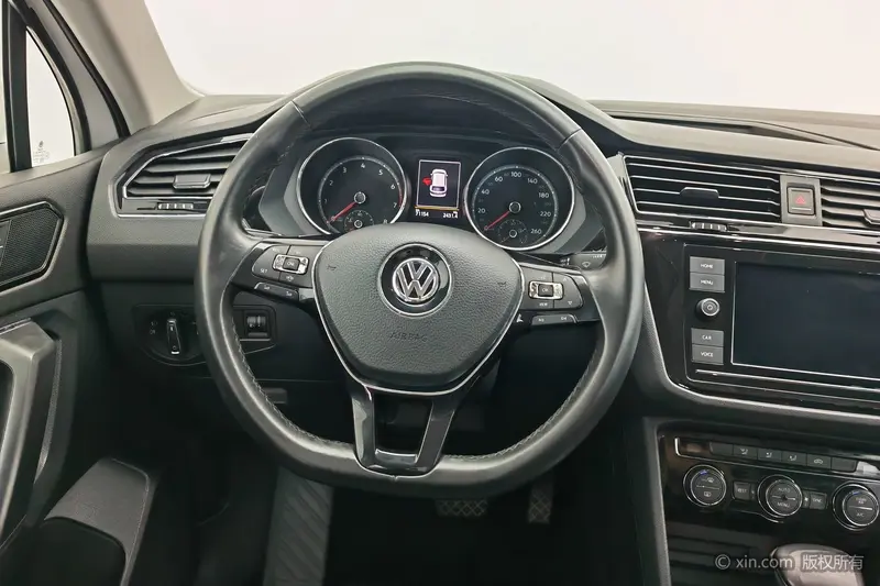 Volkswagen Tiguan L — фото 9