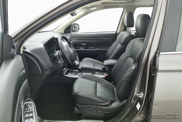 Mitsubishi Outlander 2020 2.4 L 4 WD 5 — фото 17