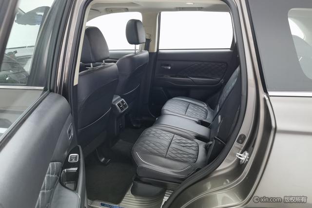 Mitsubishi Outlander 2020 2.4 L 4 WD 5 — фото 19