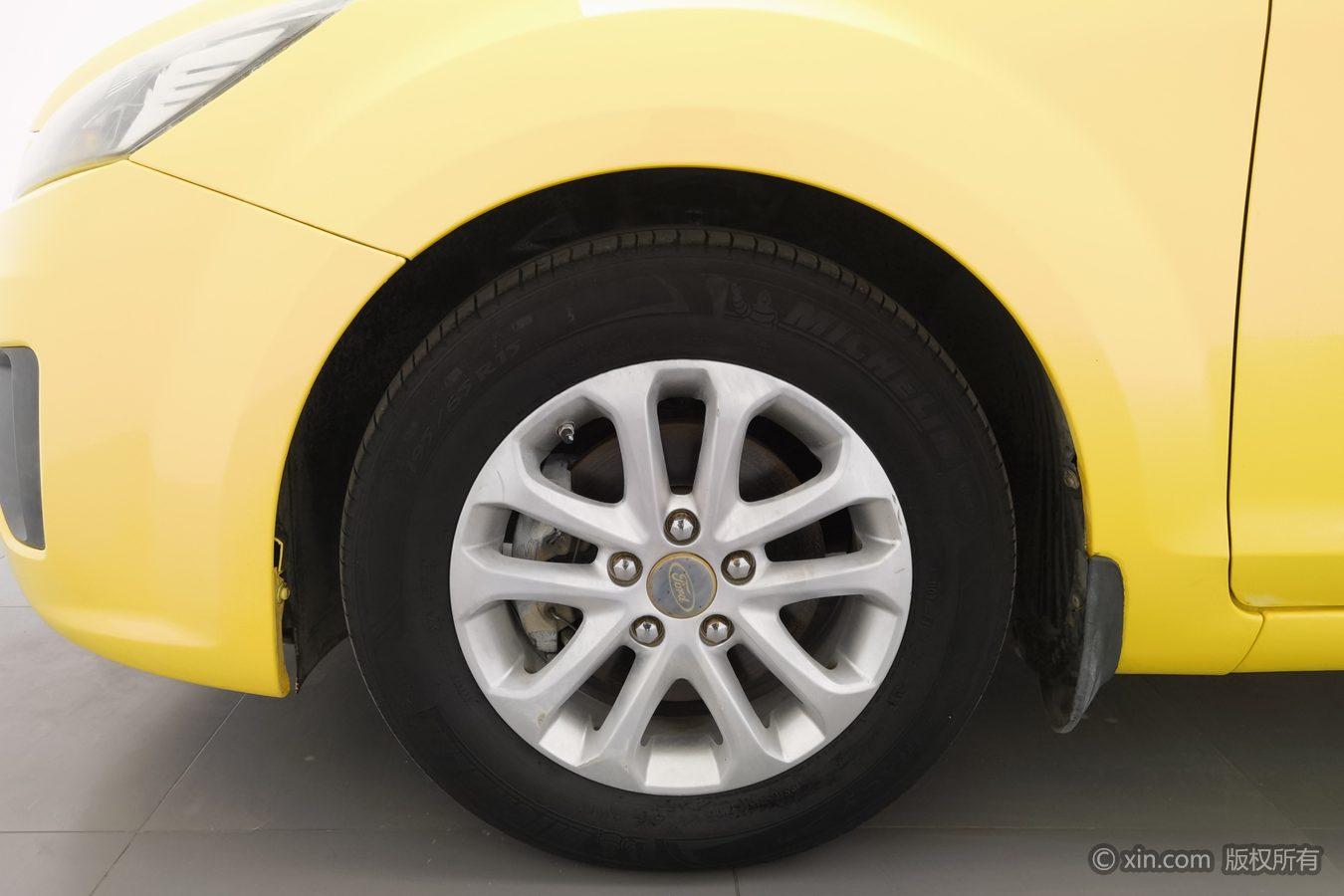Ford Focus 2012 1.8L AT
