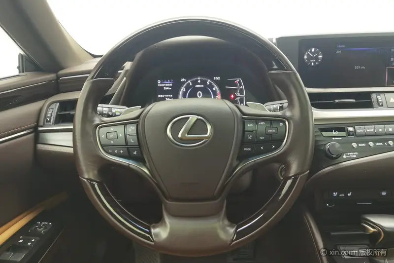 Lexus ES — фото 9