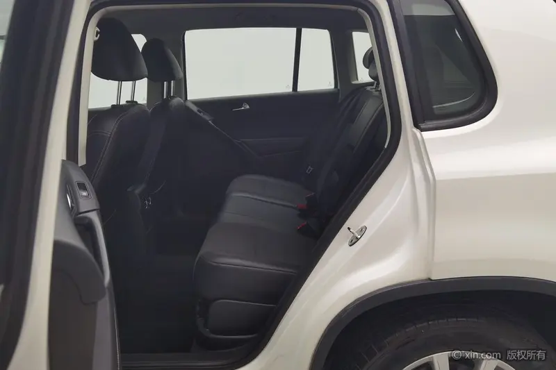 Volkswagen Tiguan — фото 14