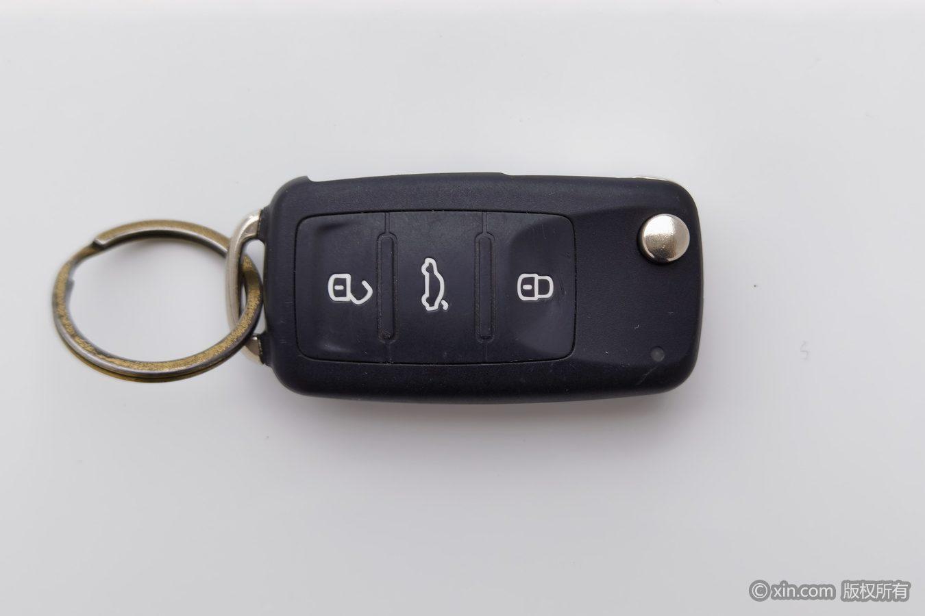 Volkswagen Sagitar 2015 1.6L MT Fashion