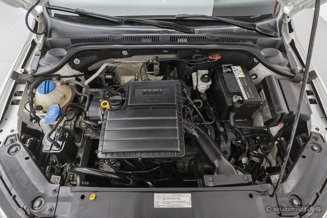 Volkswagen Sagitar 2015 1.6L MT Fashion