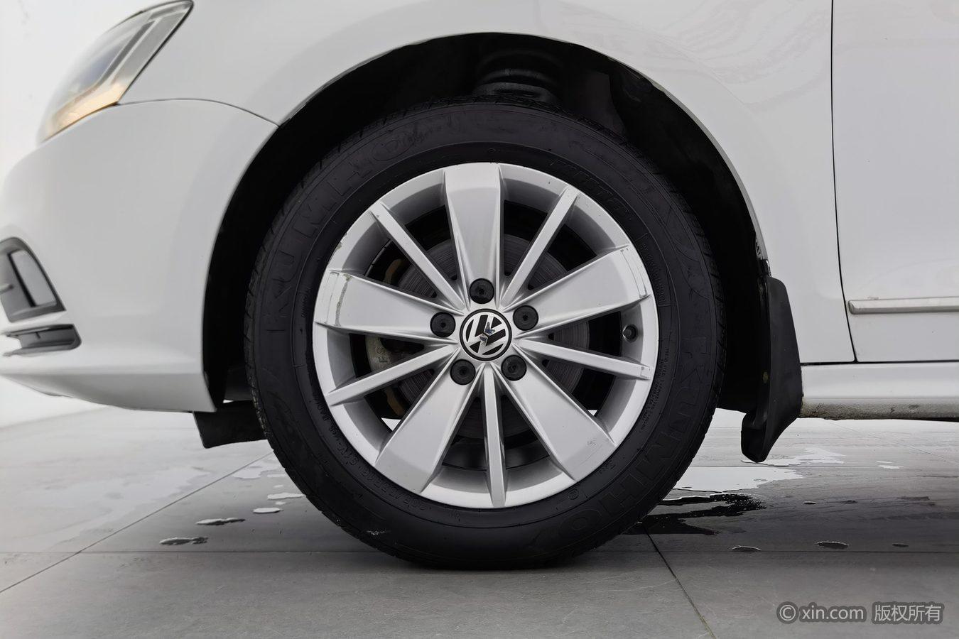Volkswagen Sagitar 2015 1.6L MT Fashion