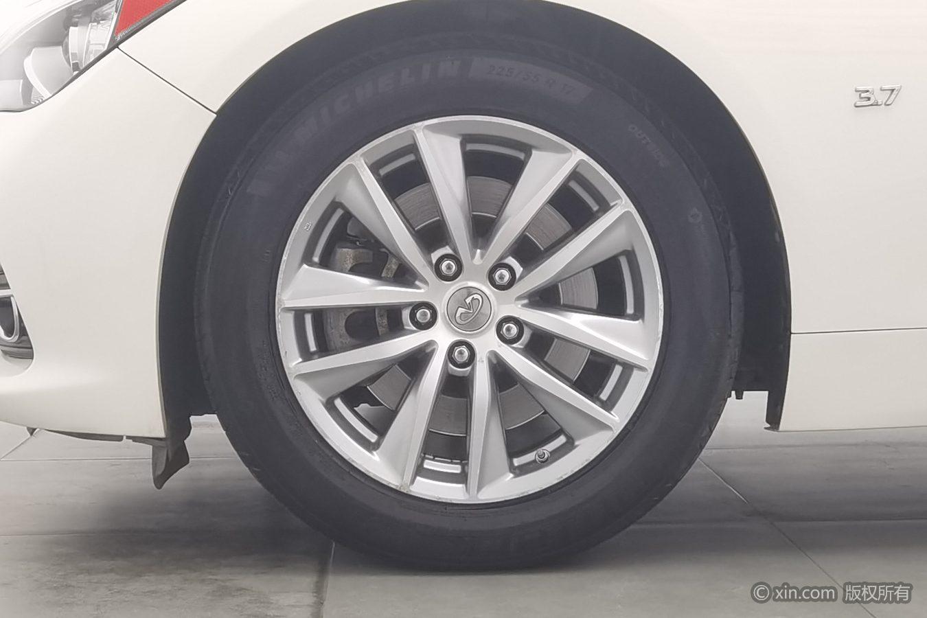 Infiniti Q50 2014 3.7L Comfort