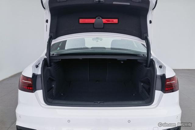 Audi A4L id 4320922 из Китая 9