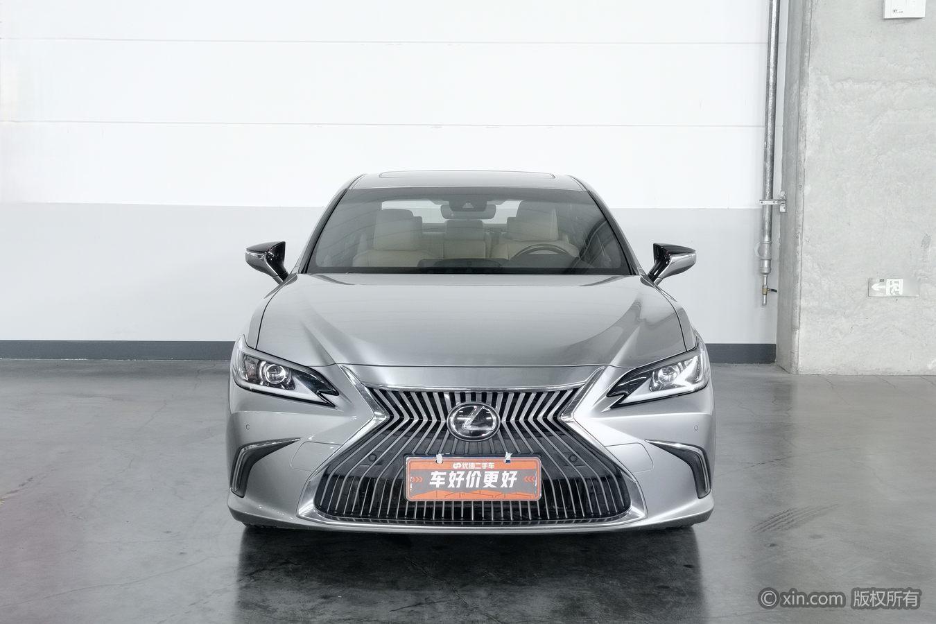 Lexus ES 2020 200 Luxury VI