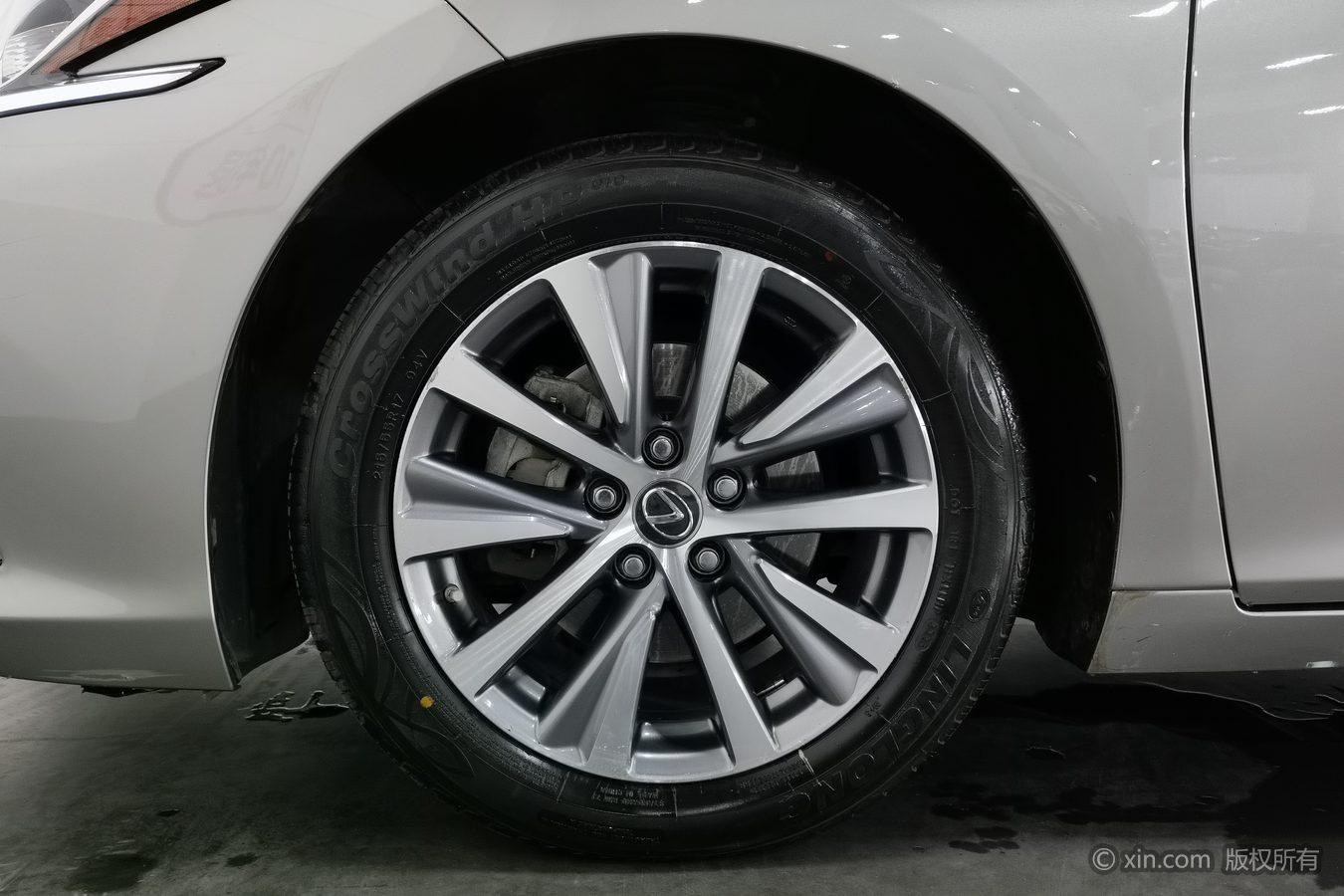 Lexus ES 2020 200 Luxury VI