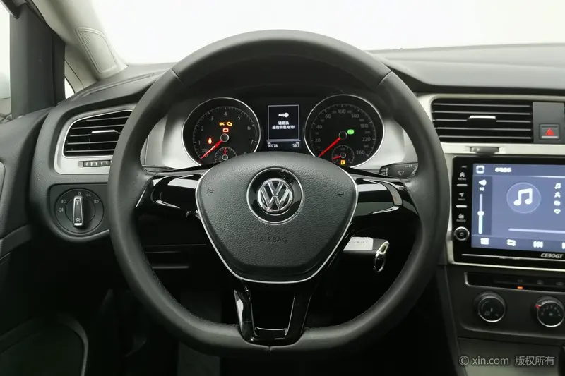 Volkswagen Golf — фото 9