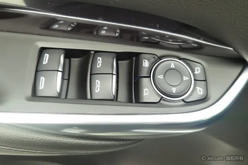 Cadillac XT4 — фото 17