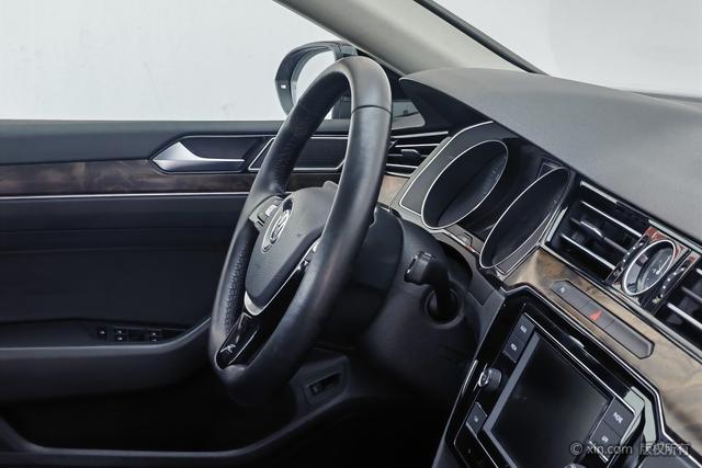 Volkswagen Magotan 2018 330 TSI DSG Luxury — фото 8