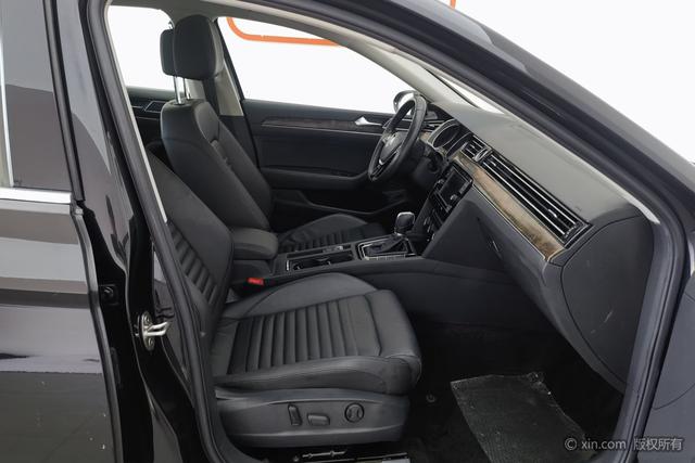 Volkswagen Magotan 2018 330 TSI DSG Luxury — фото 17