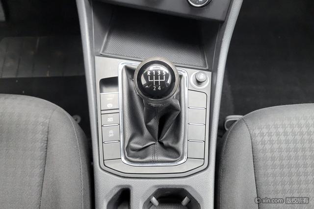 Volkswagen Bora 2020 1.5 L MT — фото 15