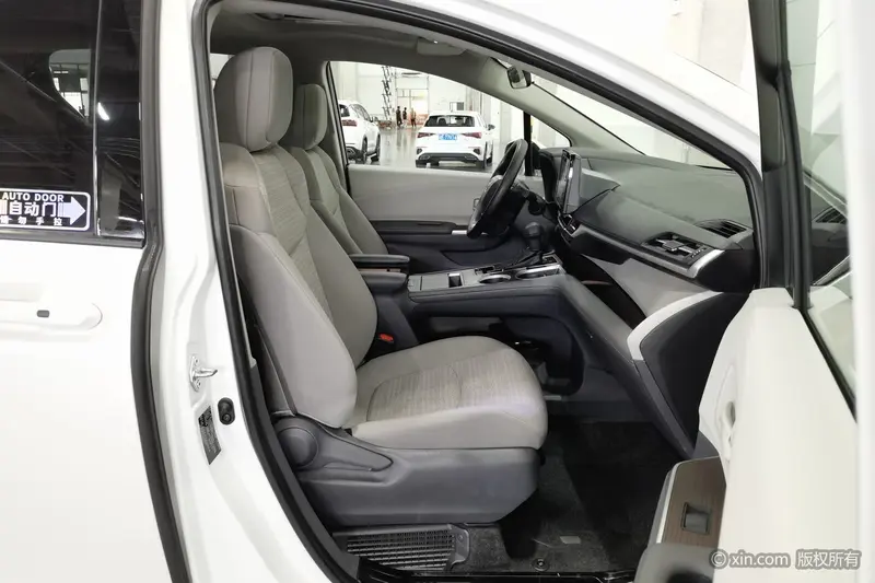 Toyota Sienna — фото 14