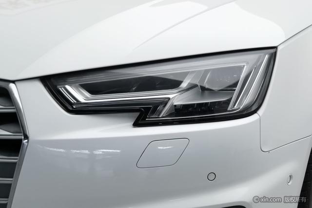 Audi A4L 2019 40 TFSI VI — фото 7