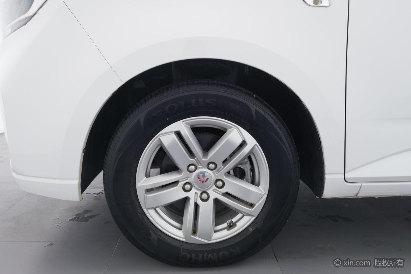 Wuling Hongguang Plus PLUS 2019 1.5T MT Luxury 7 мест