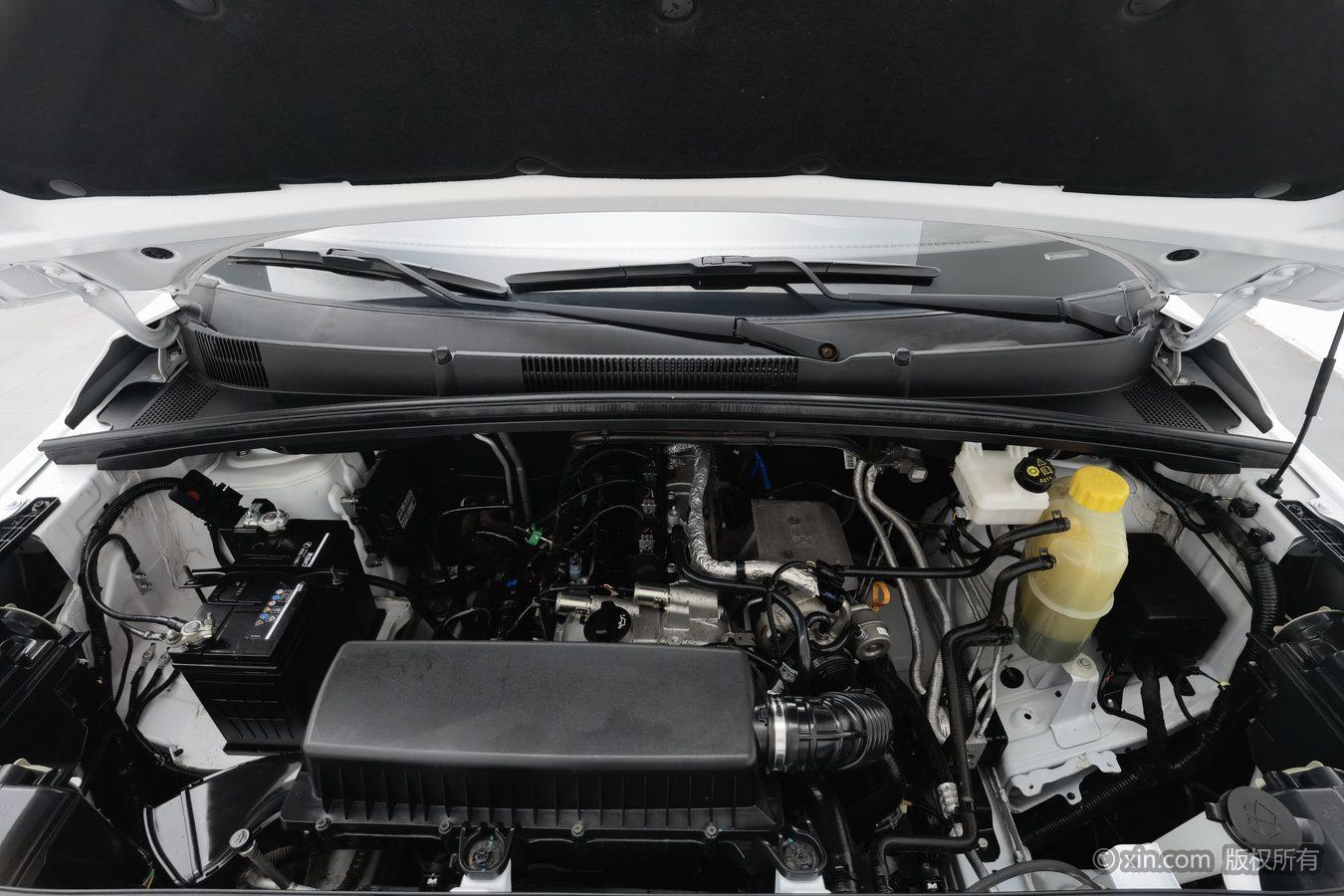 Wuling Hongguang Plus PLUS 2019 1.5T MT Luxury 7 мест