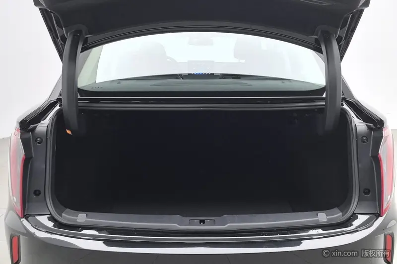 Hongqi E-QM5 — фото 17