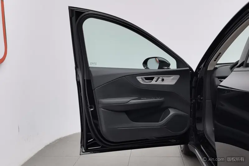 Hongqi E-QM5 — фото 16