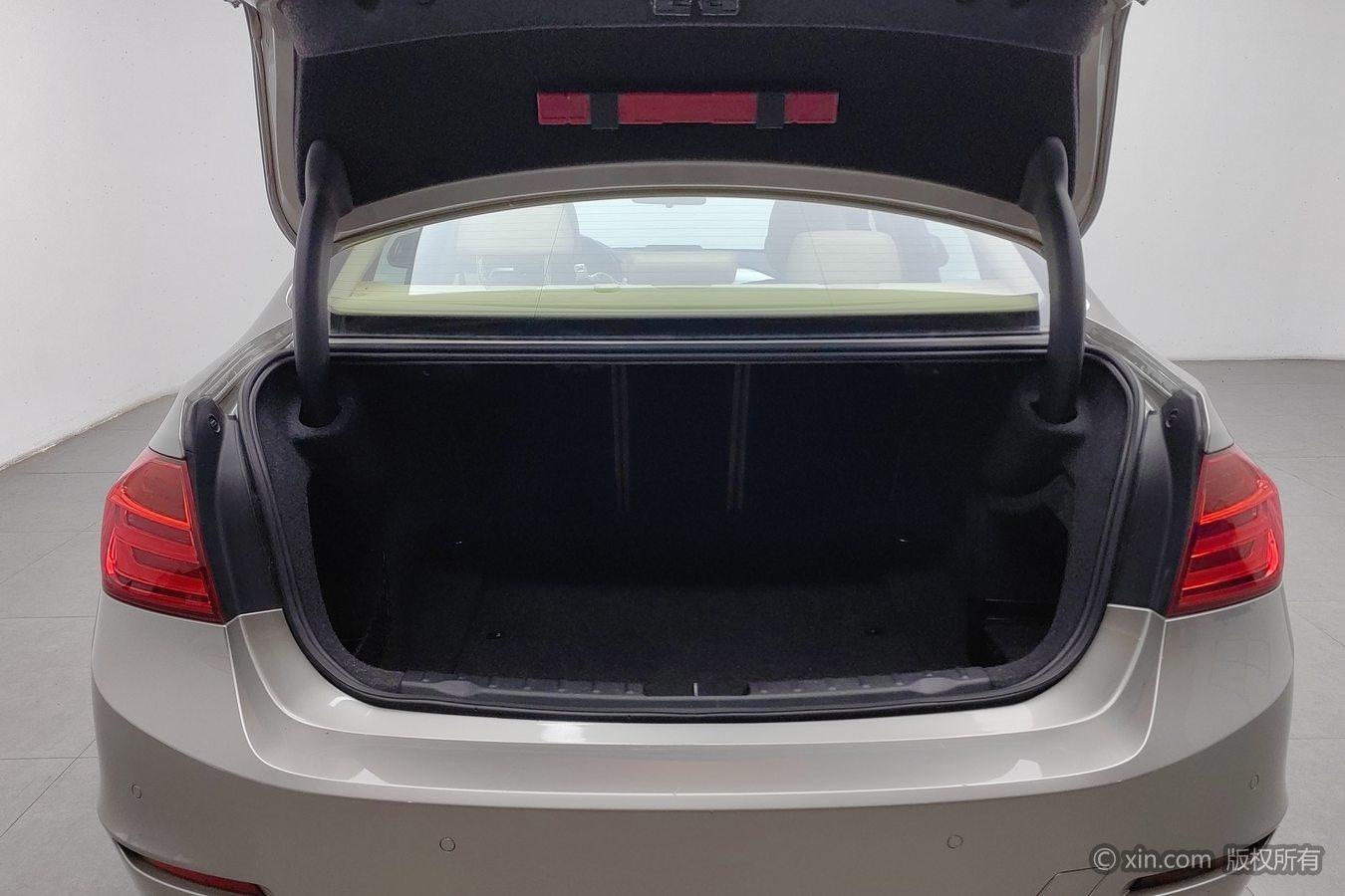 BMW 3 Series 2015 316Li Style