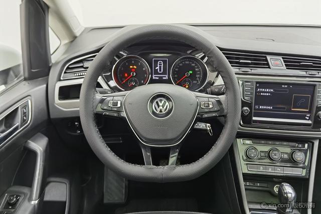 Volkswagen Touran L — фото 13