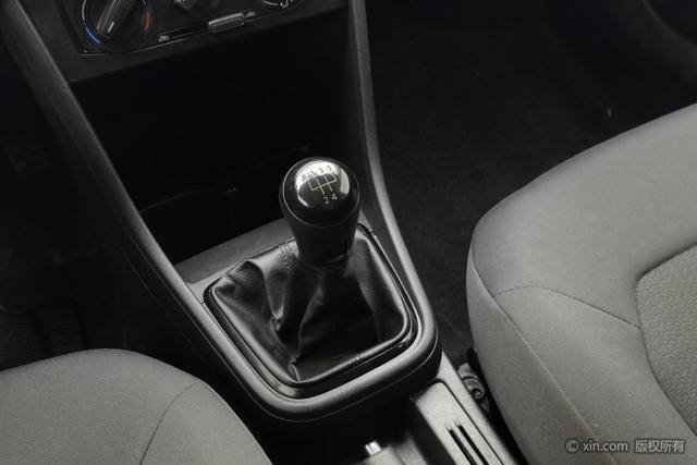 Volkswagen Santana 2015 1.6 L MT — фото 15