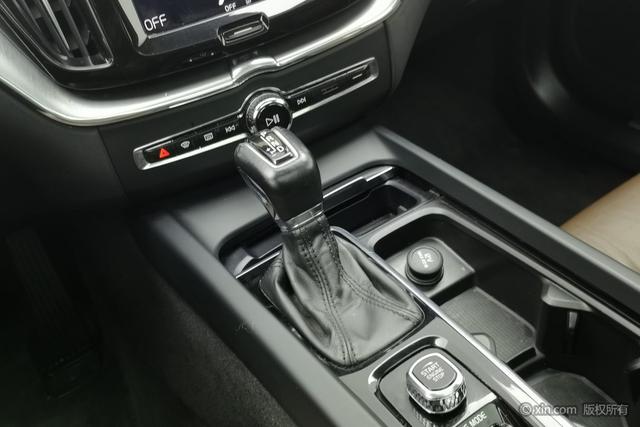 Volvo XC60 2020 T 5 4 WD — фото 15