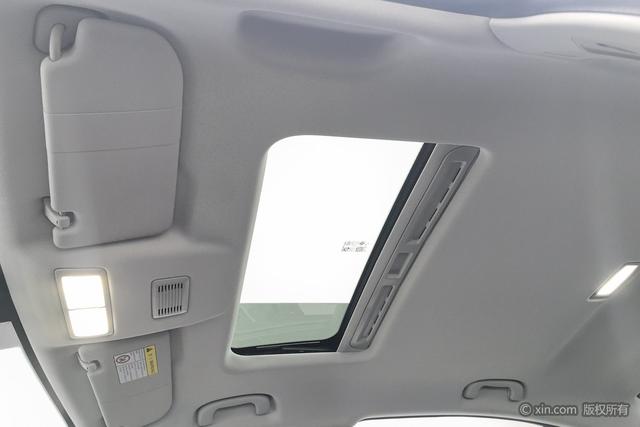 Roewe i5 2024 1.5 L CVT — фото 20