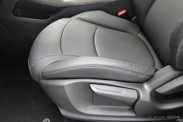 Roewe i5 2024 1.5 L CVT — фото 18