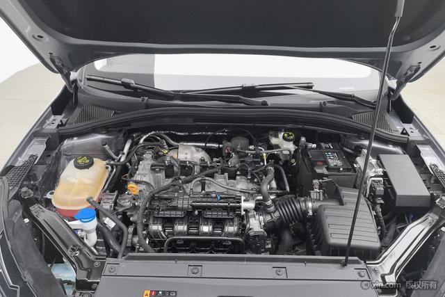 Roewe i5 2024 1.5 L CVT — фото 6