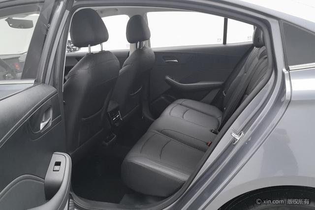 Roewe i5 2024 1.5 L CVT — фото 19