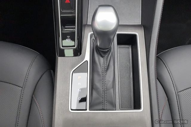 Roewe i5 2024 1.5 L CVT — фото 14