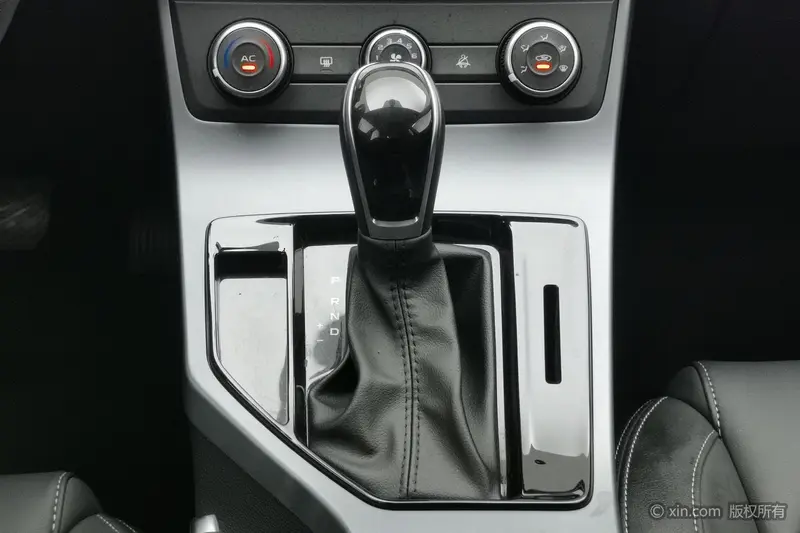 Geely Emgrand UP 1.5L CVT комфорт — фото 10