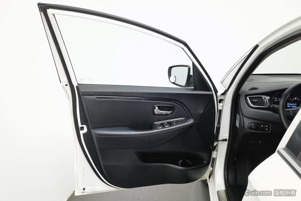 Kia Carens, фото 22