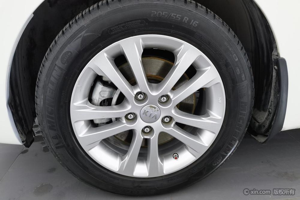 Kia Carens, фото 9