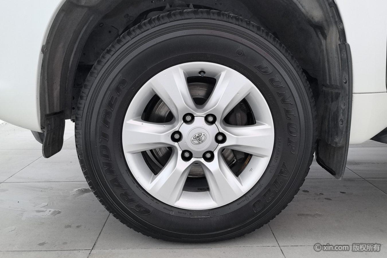 Toyota Land Cruiser Prado 2010 2.7L AT Standard