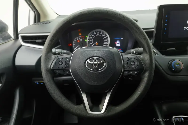 Toyota Corolla — фото 10