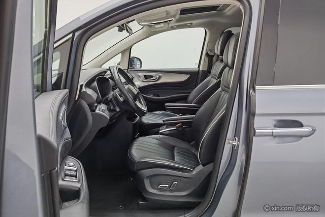 Roewe i MAX8 2021 400 TGI Supreme — фото 17
