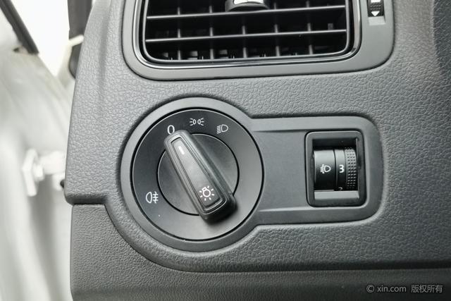 Volkswagen Polo 2018 1.5 L MT — фото 16