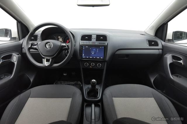 Volkswagen Polo 2018 1.5 L MT — фото 13