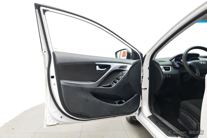 Hyundai 1.6 L MT Premium — фото 17