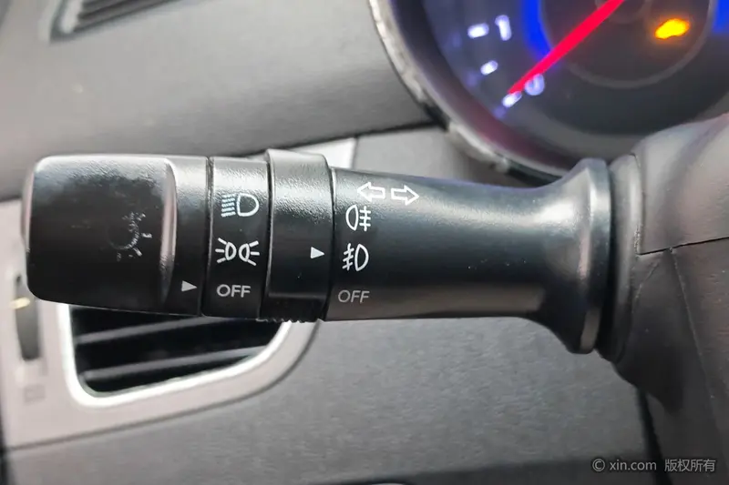 Hyundai 1.6 L MT Premium — фото 11