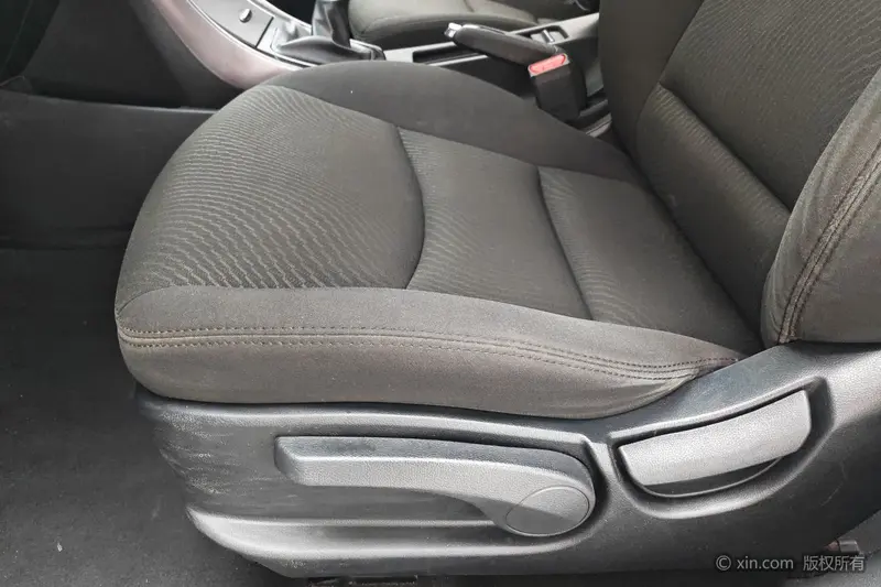 Hyundai 1.6 L MT Premium — фото 13