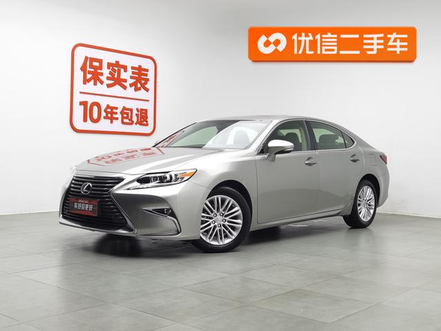 Lexus ES 2015 года выпуска