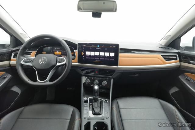 Volkswagen Bora 2023 280 TSI DSG — фото 12