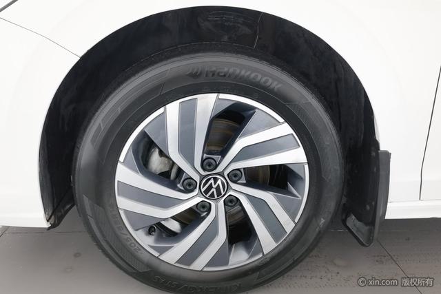 Volkswagen Bora 2023 280 TSI DSG — фото 9