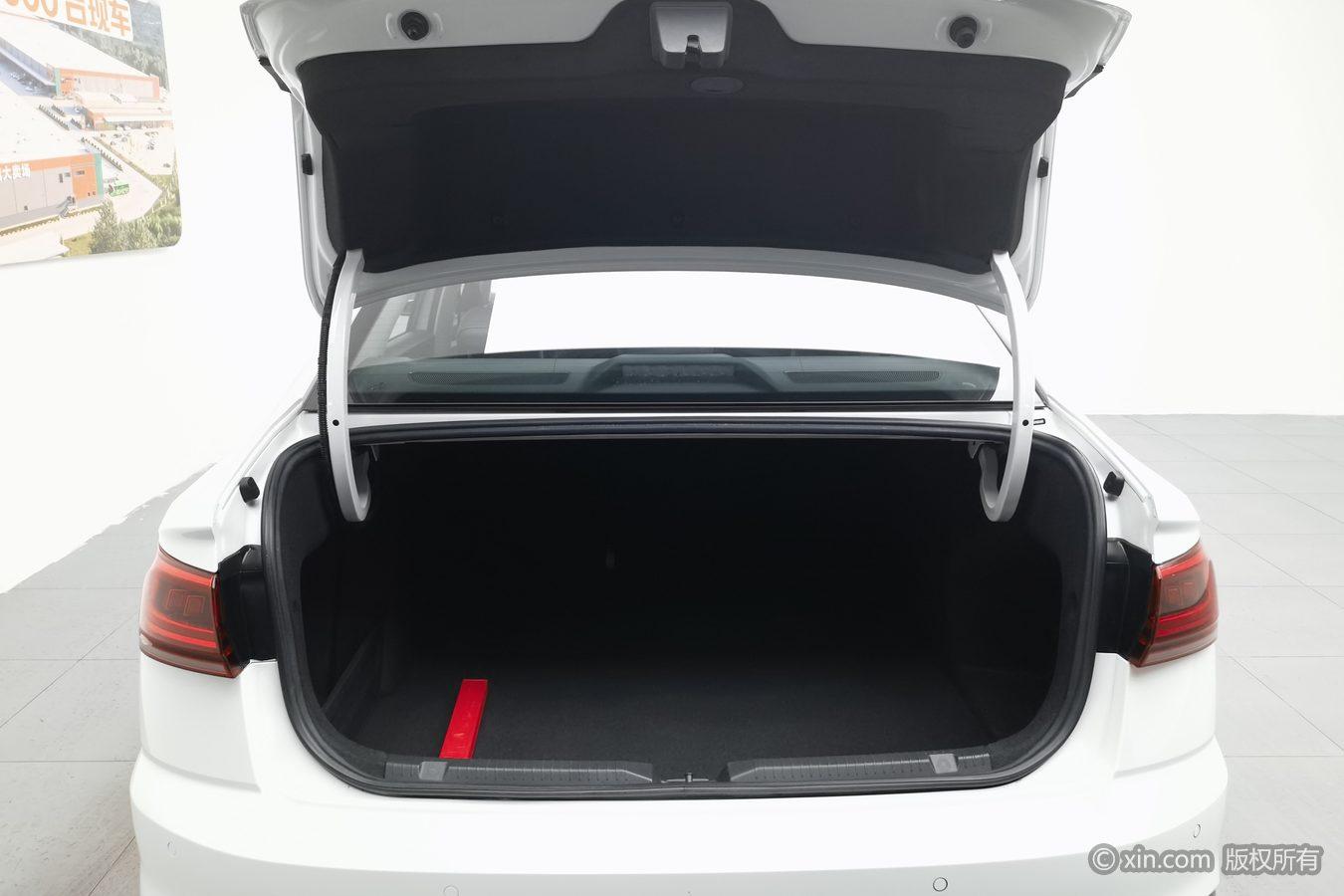 Volkswagen Bora 2023 Белый из Китая, фото 6