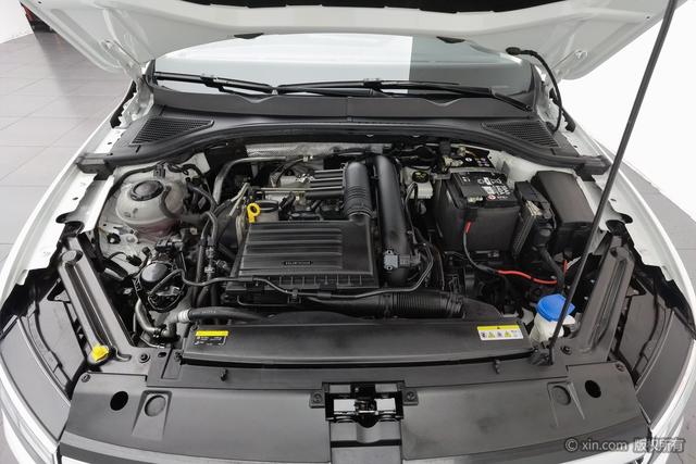 Volkswagen Bora 2023 280 TSI DSG — фото 5